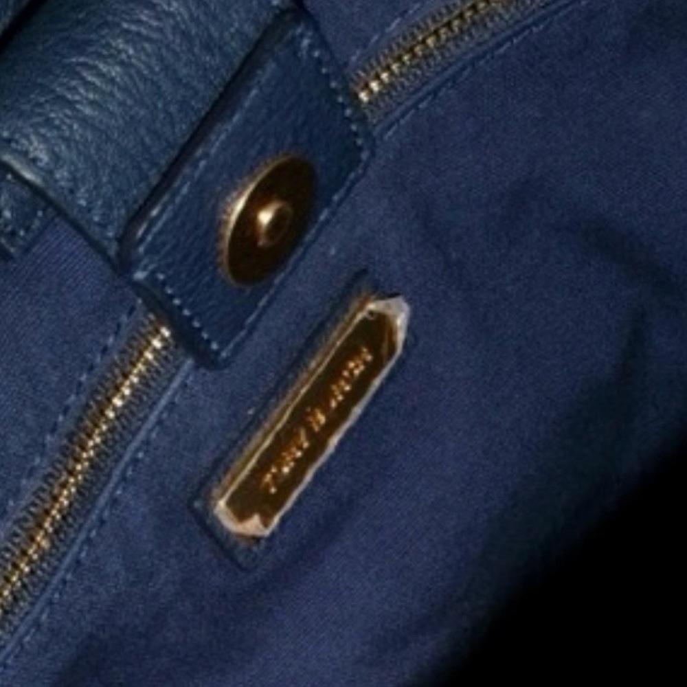 Navy blue Tory‎ Burch
Chelsea Slouchy Tote Handbag leather excellent condition - Picture 15 of 16